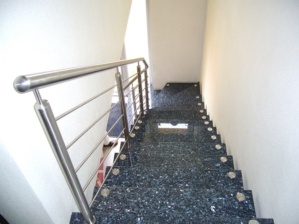 ступени из гранита