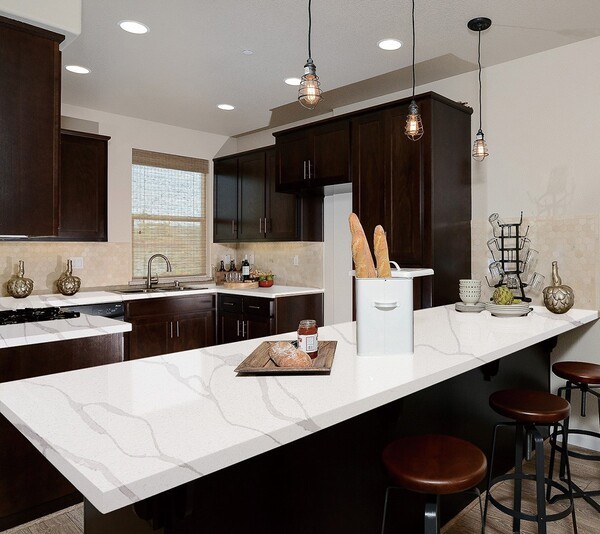 image2.jpg Тренды цветов кухонных столешниц: белый мрамор с серыми прожилками